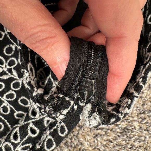 LOFT Beautiful Floral Embroidered Scalloped Shift Skirt 2 - Picture 9 of 10